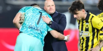 Tifozët e AEK-ut të Strakoshës dhe Pilos, në mbrojtje të shqiptarëve: Ata në kualifikuese, ne në stol…