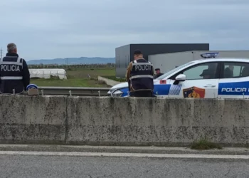 Lushnje/ Makina përplas 43-vjeçarin që lëvizte me biçikletë, transportohet me urgjencë në spital