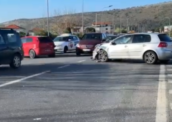 Aksident në aksin Lezhë-Shkodër, përplasen dy automjete