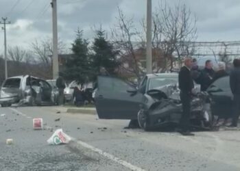 Përplasen dy makina në aksin Korçë-Maliq, raportohet për disa të lënduar