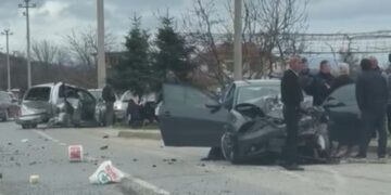 Përplasen dy makina në aksin Korçë-Maliq, raportohet për disa të lënduar