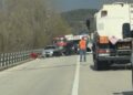 Dy makina të aksidentuara rëndë në urën e Peqinit, të plagosurit transportohen në spital