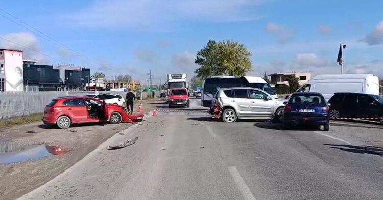Aksident i rëndë në aksin Thumanë-Fushë Krujë, dy persona mbeten të plagosur