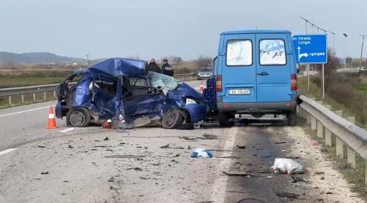 Aksidenti i frikshëm, makinat të bëra ‘copë’, identifikohet shoferja që humbi jetën në Levan-Tepelenë