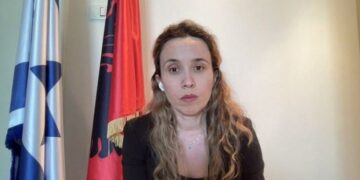 Sulmet në Izrael/ Ambasadorja shqiptare në Tel Aviv: 12 shqiptarë kanë kërkuar asistencë, si paraqitet situate