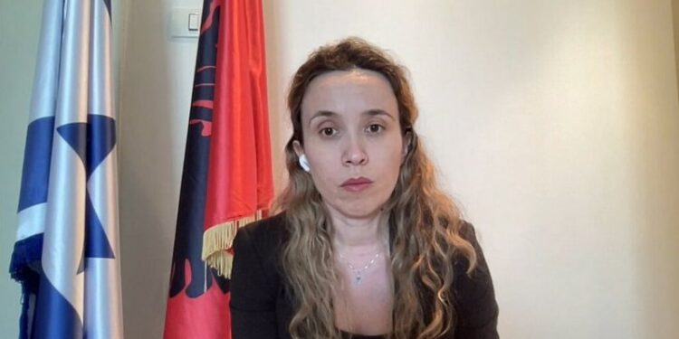 Sulmet në Izrael/ Ambasadorja shqiptare në Tel Aviv: 12 shqiptarë kanë kërkuar asistencë, si paraqitet situate