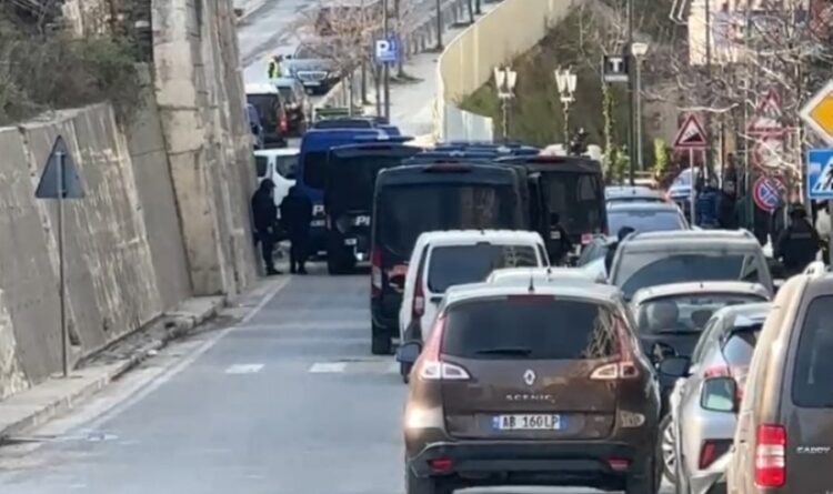 Operacioni i SPAK për grupin e Hajrullës, arrestohet dhe një ish-efektiv në Zvicër, dyshime për dekonspirim