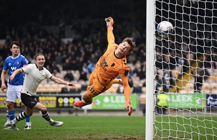 Klubi i fundit në kategorinë e tretë eliminon ekipin e Granit Xhakës dhe kap çerekfinalet e Kupës FA