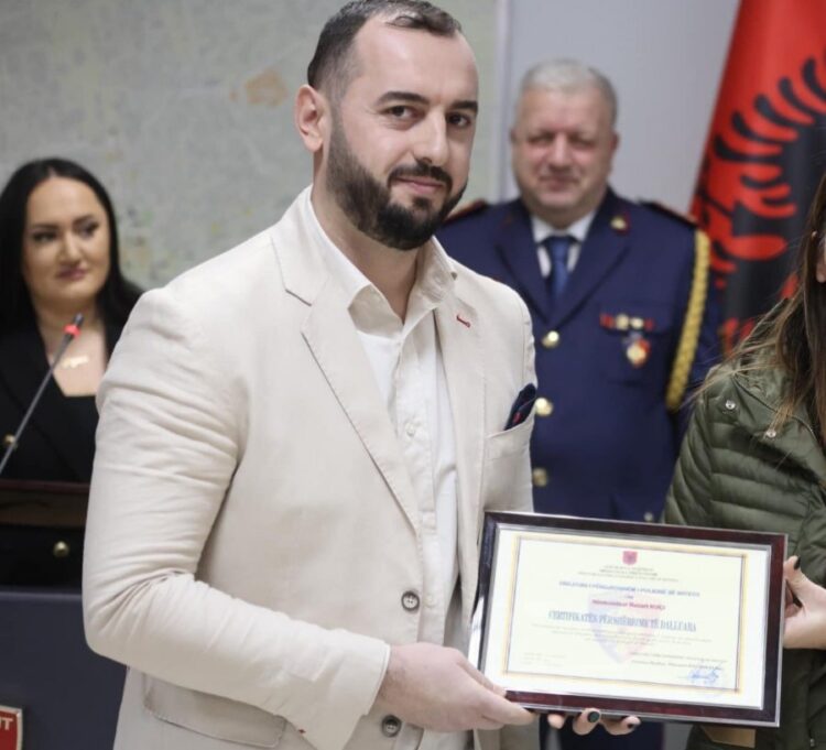 Dy vrasje në tre muaj! Si u dekorua drejtuesi i policisë i lidhur me grupin e Ines Hajrullës