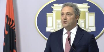 “Pas datës 20 s’ka analiza në QSUT!”/ PD kërkon interpelancë me ministren e Shëndetësisë, Spahia: Të hetohet koncesioni i Sterilizimit!