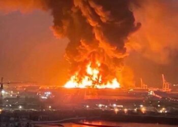 Sulm ndaj bazës amerikane në Erbil, Irak, një pjesë e aeroportit në flakë