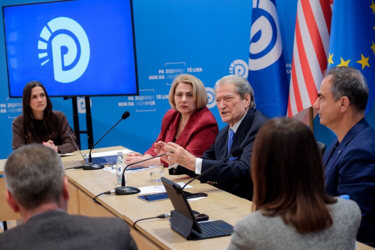 Arsimi në krizë! Berisha: Përgjysmohet numri i nxënësve, as pushtuesit nuk e shkatërruan këtë vend sa antikombëtari Rama