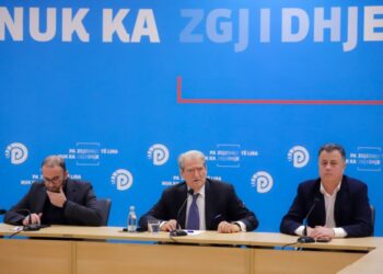 Berisha me deputetët: Rama bëri thirrje lufte nga Kuvendi, koha që t’i përgjigjemi me revoltë popullore