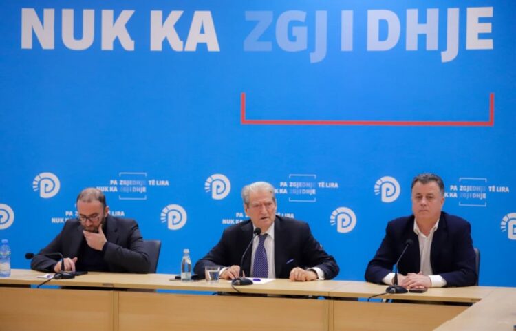 Berisha me deputetët: Rama bëri thirrje lufte nga Kuvendi, koha që t’i përgjigjemi me revoltë popullore