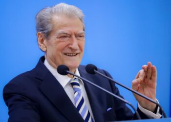 “Meta pa ujë në burg”, Berisha: Rama çon kriminelët e tij për t’i shpuar shishet!