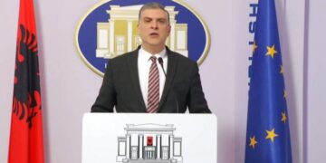 ‘Të pezullohen taksat mbi karburantet’, deputeti Blushi prezanton nismën e Partisë së Lirisë