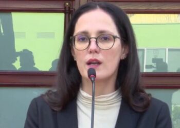 “Task forcë” për çmimin e naftës/ Ministrja: Monitorim ditor, më vonë “bord transparence”