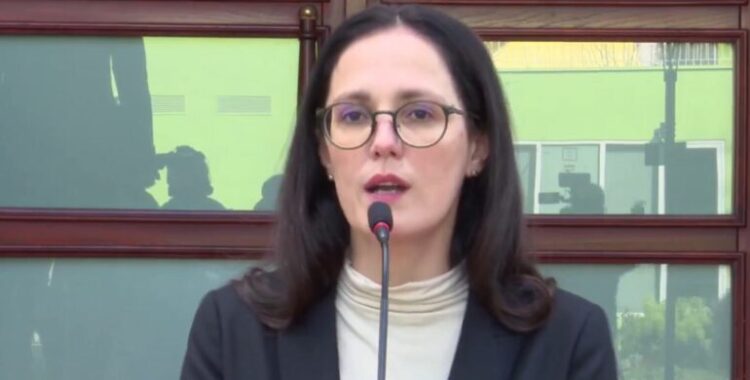 “Task forcë” për çmimin e naftës/ Ministrja: Monitorim ditor, më vonë “bord transparence”