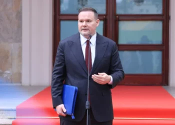 Rajoni uli taksat për karburantet, ministri Demo: Bordi është duke marrë ende informacion