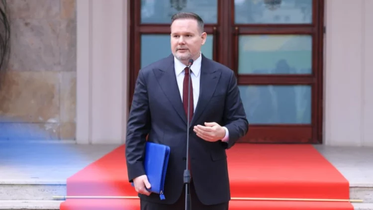 Rajoni uli taksat për karburantet, ministri Demo: Bordi i Transparencës është duke marrë ende informacion