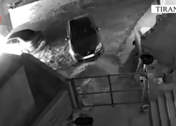 I dogji makinën një 26-vjeçareje pas sherrit me familjen, arrestohet i riu në Tiranë