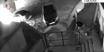 I dogji makinën një 26-vjeçareje pas sherrit me familjen, arrestohet i riu në Tiranë
