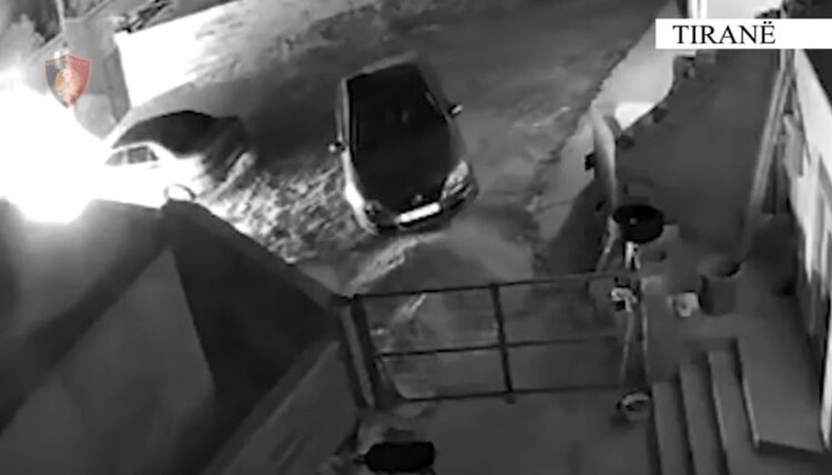 I dogji makinën një 26-vjeçareje pas sherrit me familjen, arrestohet i riu në Tiranë