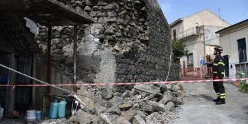 Tërmet i fortë në Itali, mbyllen shkollat në Catania, mbi 600 raportime për dëme