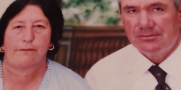 Del foto e çiftit që tronditi Roskovecin, prindër të 7 fëmijëve