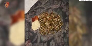 (VIDEO) Vlorë, arrestohet 35-vjeçari, i gjenden në banesë municion dhe tritol