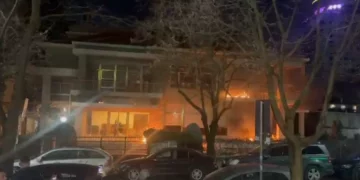 Molotovët tek vila e Enverit, Delegacioni i BE dënon dhunën: U rrezikuan jetë njerëzish!