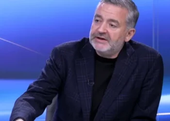 Blendi Klosi për ndryshimet e drejtuesve politikë dhe shmangien e Spiropalit: Nuk merremi me emra!