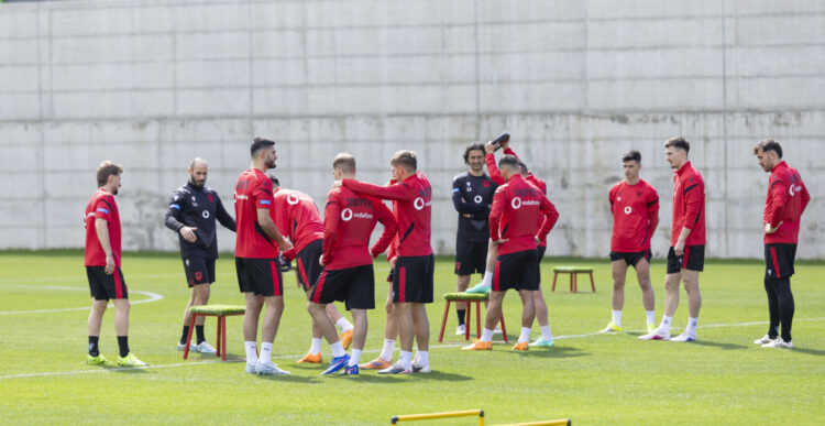 Kombëtarja udhëton drejt Varshavës, njihuni me axhendën e sotme të kuqezinjve