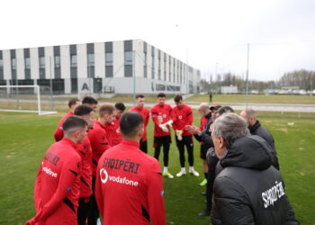 Edhe pse u eleminuan, Kombëtarja nuk largohet nga Varshava! Sylvinho i bën “zbor” lojtarëve në pikë të mëngjesit