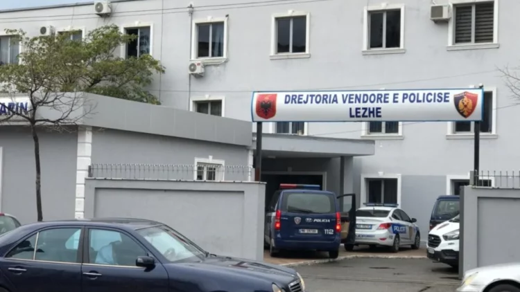 Denoncimi: 30-vjeçarja braktis fëmijët e saj të mitur dhe largohet jashtë vendit