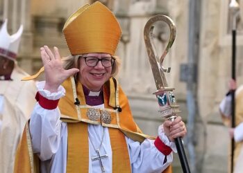 Moment historik për Kishën e Anglisë, kurorëzohet Kryepeshkopja e parë femër