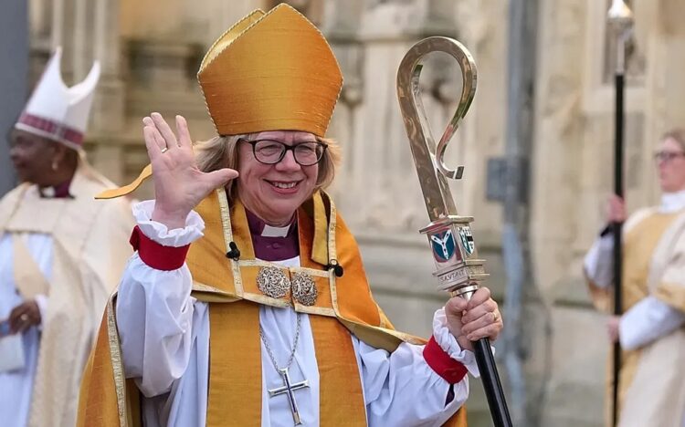 Moment historik për Kishën e Anglisë, kurorëzohet Kryepeshkopja e parë femër