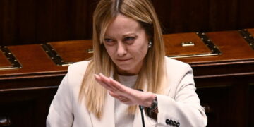 Qeveria italiane ul taksat e karburantit për tre javë, Meloni: Hap për të përballuar rritjen e çmimeve