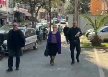 Kryemadhi në SPAK, batuta me gazetarët: Sot kemi imunitetin e Belindës, por të gjithë pas meje vijnë!