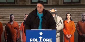 PD nis Foltoren përpara Kryeministrisë, Neritan Liçaj thirrje qytetarëve: Dilni në shesh