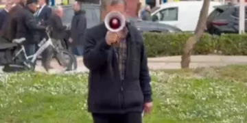 Pensionisti proteston para Parlamentit: Ju jeni kriminelë! Po na vidhni kafshatën e gojës