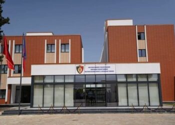 Kapen dy “guerrilasit”, kanosën policinë e Shkodrës me armë, në kërkim Barush Bregu