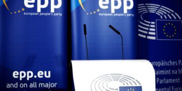 Raporti i PPE “nxin” Shqipërinë: Zgjedhjet dhe korrupsioni në nivele të larta, rrezikojnë rrugën drejt BE-së