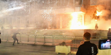 ‘Der Standard’: Shqiptarët ngrihen kundër korrupsionit, komplikohet rruga e integrimit drejt BE