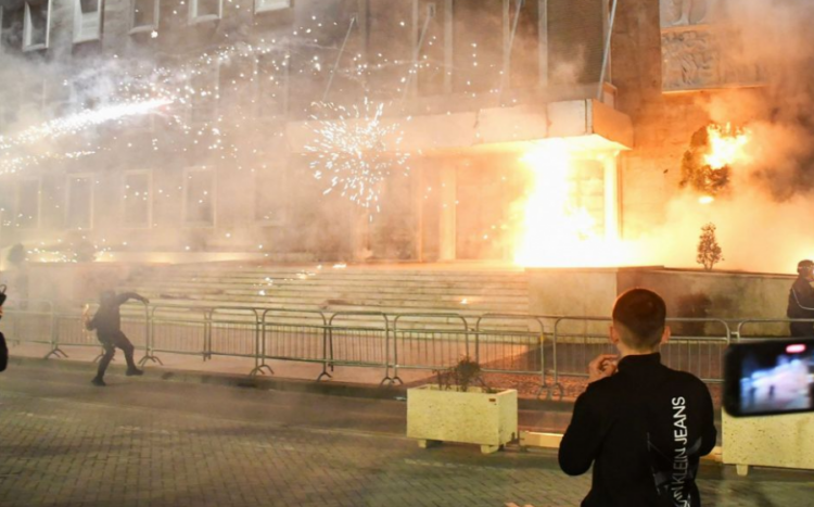 ‘Der Standard’: Shqiptarët ngrihen kundër korrupsionit, komplikohet rruga e integrimit drejt BE