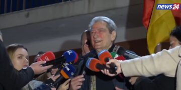 Berisha mbyll protestën e PD: Herën tjetër Rama nuk do gjejë vrimë miu