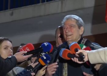 Berisha mbyll protestën e PD: Herën tjetër Rama nuk do gjejë vrimë miu