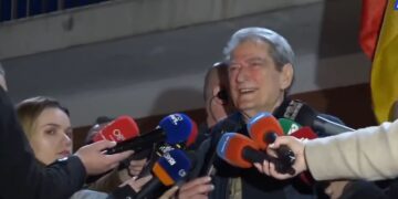 Berisha mbyll protestën e PD: Herën tjetër Rama nuk do gjejë vrimë miu