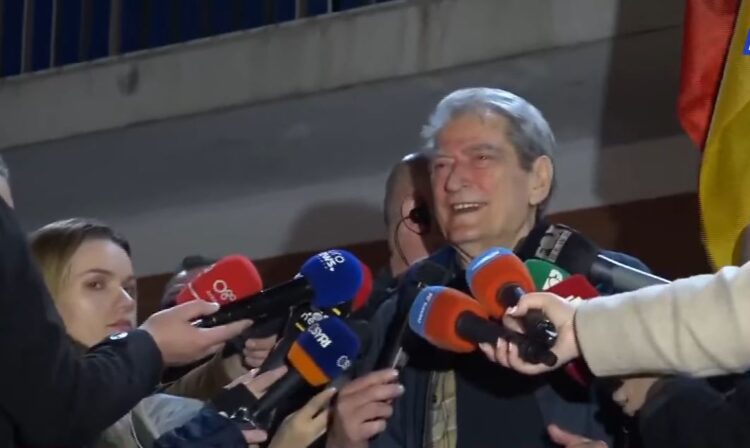 Berisha mbyll protestën e PD: Herën tjetër Rama nuk do gjejë vrimë miu