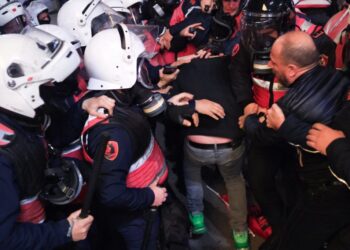 Protesta e opozitës, Avokati i Popullit thirrje policisë për vetëpërmbajtje: Ka raportime për dhunë policore